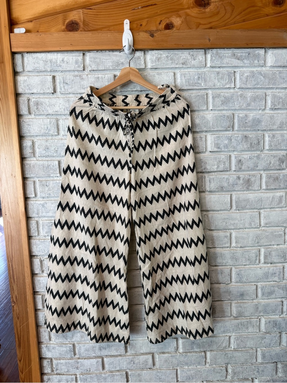 Chevron Knit Wide-Leg Pants in Black & Cream